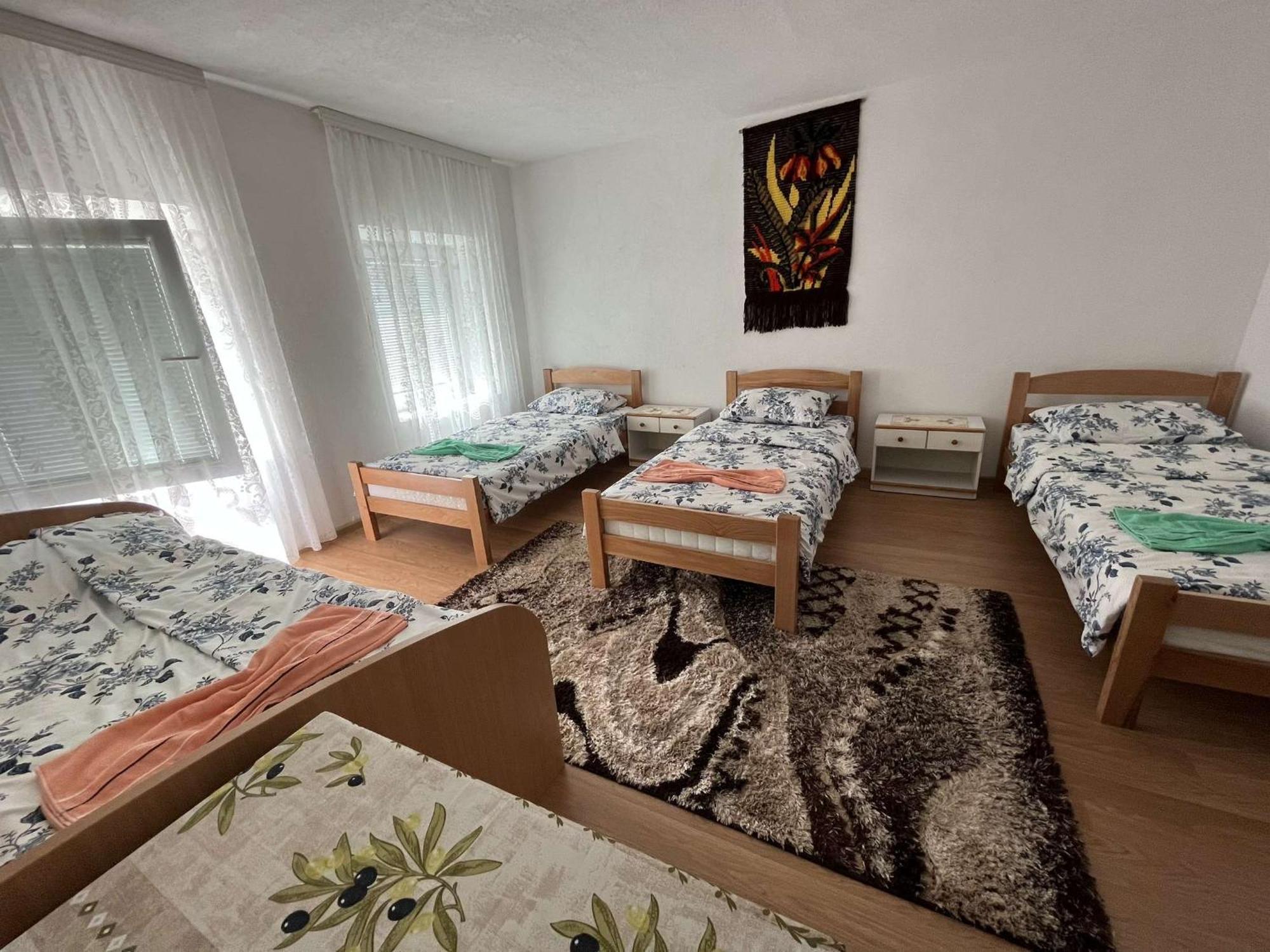 Guest House Guri Vuthaj Exterior foto