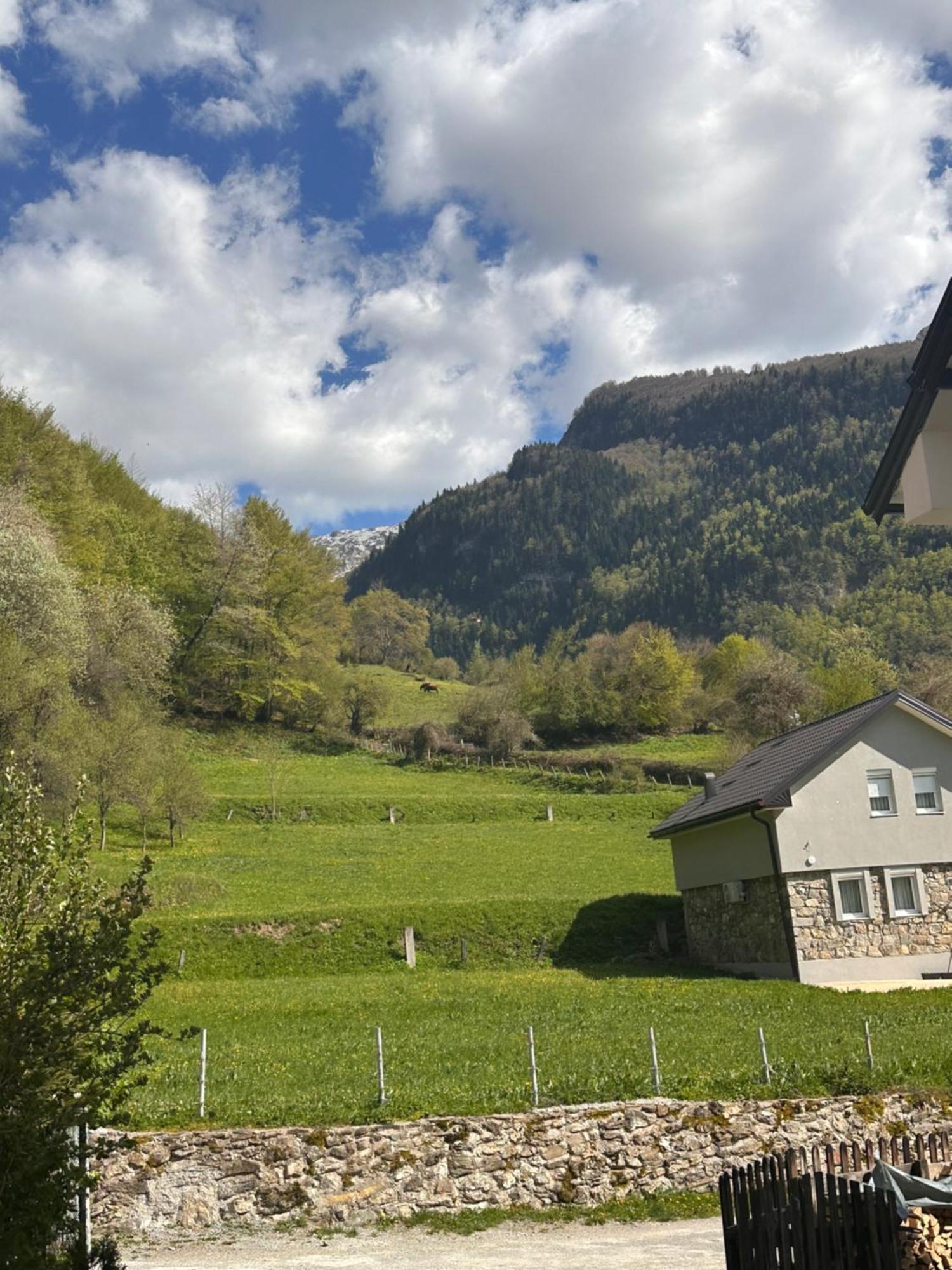 Guest House Guri Vuthaj Exterior foto