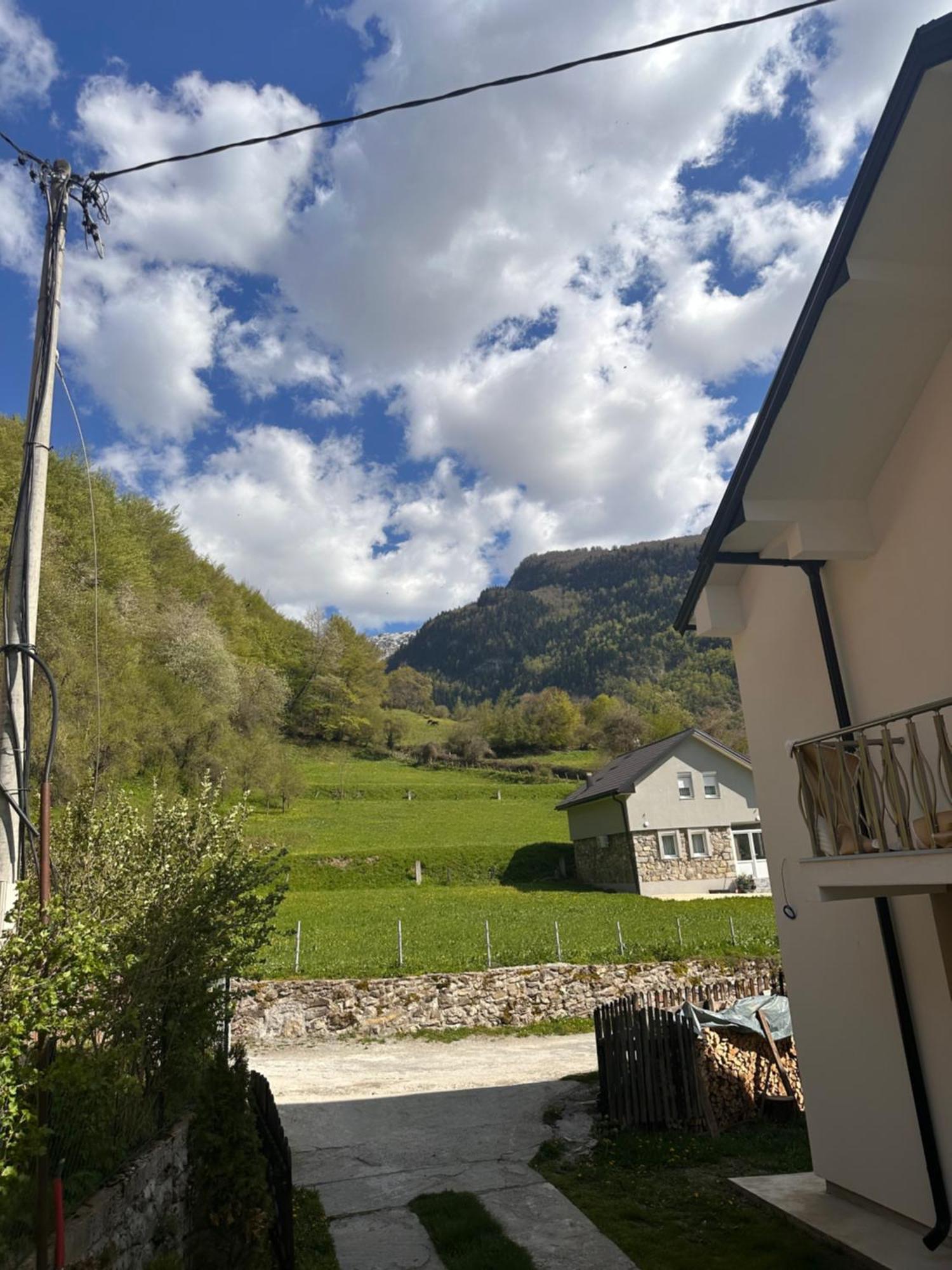 Guest House Guri Vuthaj Exterior foto